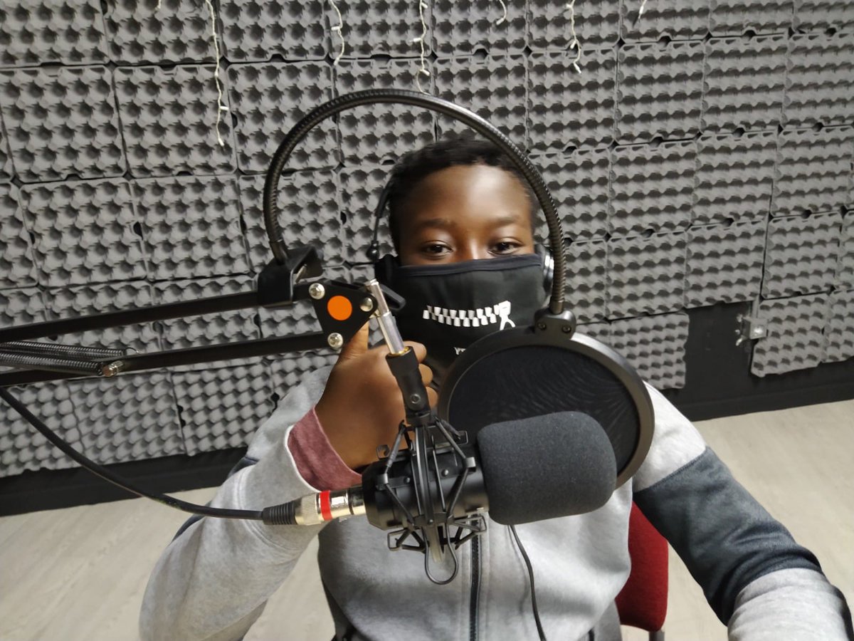 📻Avui és el #DiaMundialdelaRàdio i des de la Salut Alta volem reivindicar el seu potencial com a eina educativa.🎙️Davant del micròfon generem espais de reflexió i afavorim l'aprenentatge de la llengua i les habilitats socials. Visca la ràdio inclusiva! #RàdioPangeaRotllana