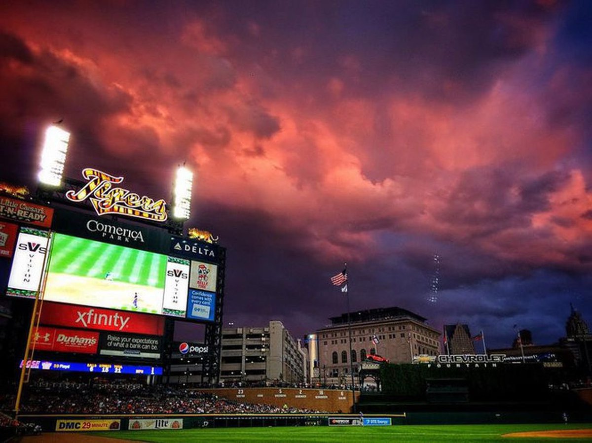 DatabaseHit's tweet photo. Missing summer nights at the ballpark.
#CoorsField #FenwayPark #ATTPark #ComericaPark https://t.co/EYHrWyt3eY