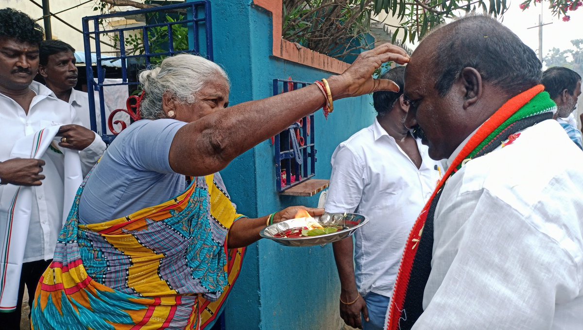 ATheerthy's tweet photo. சென்னை மாநகராட்சி 22 வது வட்ட மதசார்பற்ற முற்போக்கு கூட்டணியின் வேட்பாளராகிய நான் சின்னசேக்காடு பல்ஜிபாலயம் வேலு தெரு பகுதி  குடியிருப்பில் வீடு வீடாக  சென்று கை சின்னத்திற்கு வாக்கு சேகரித்தேன்.@msdiraviam @INCTamilNadu @arivalayam https://t.co/bU5kcUO10k