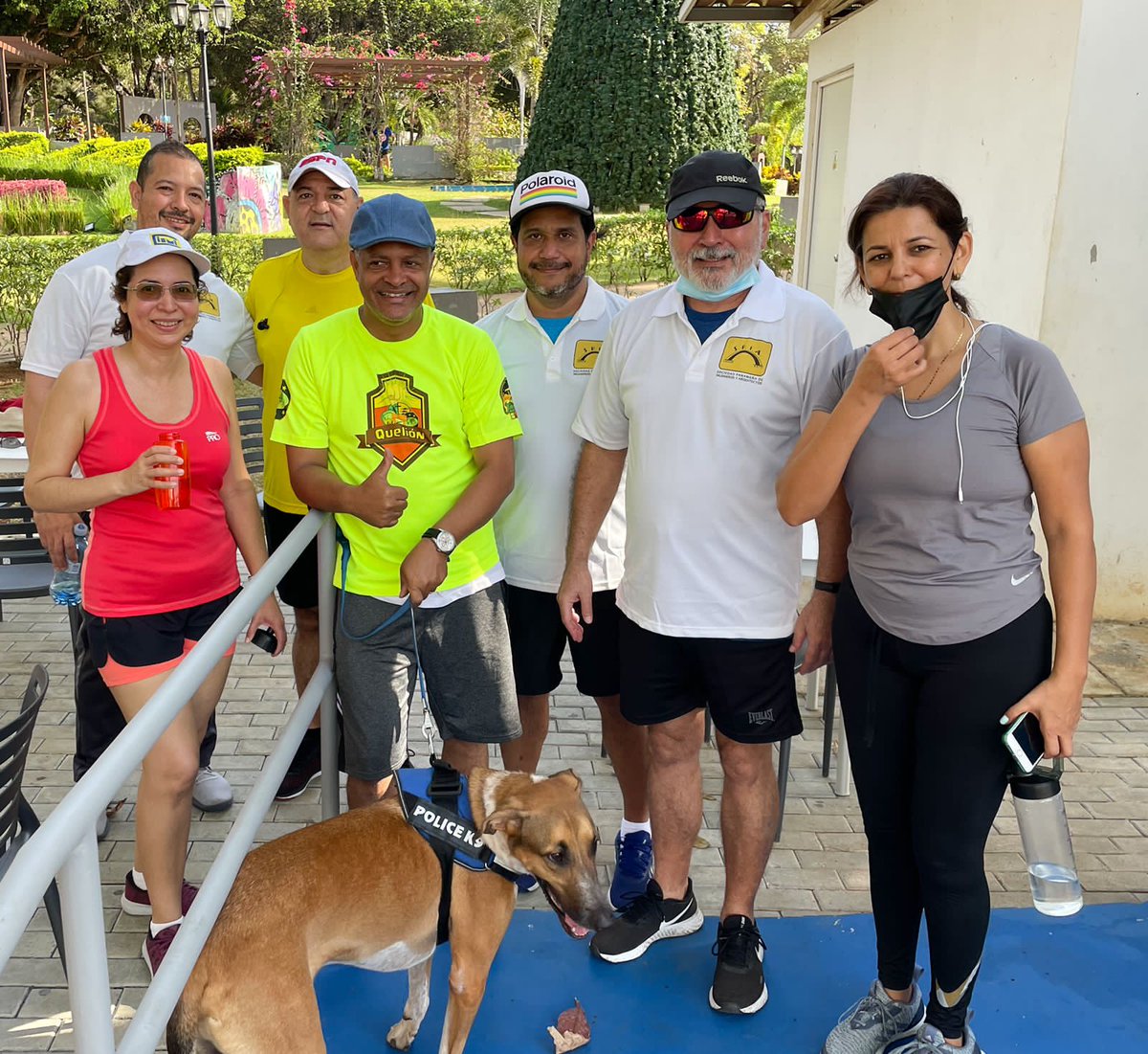 SPIApanama's tweet photo. Muy amena e informativa la charla de hoy.
Compañeros Ingenieros y Arquitectos disfrutaron de una caminata saludable en el #ParqueOmar https://t.co/yN4JNA0les