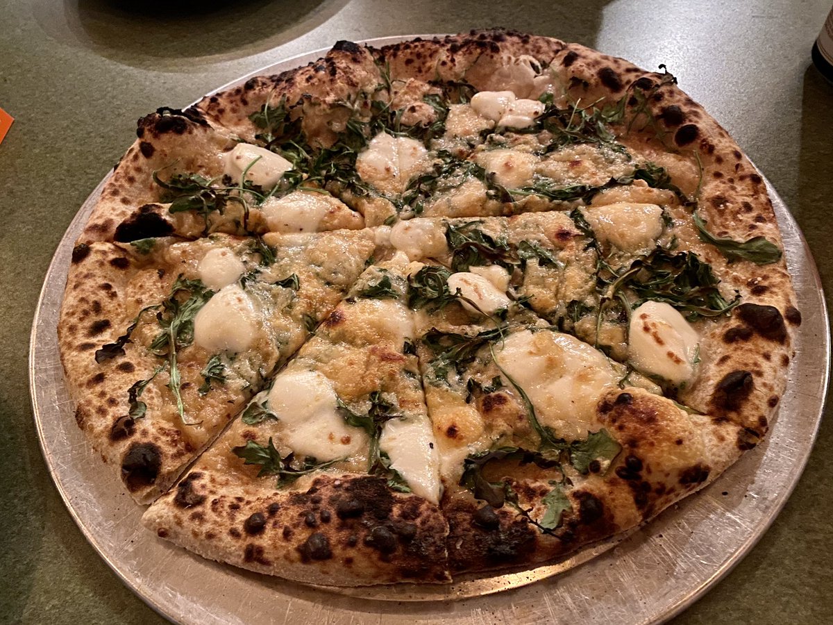 MarbleHoppers's tweet photo. .@KingStateBeer    Pizza 🍕 &amp; Beer 🍺 #awesome #locallymadechallenge #craftbeer #pizza #Fresh https://t.co/RqYut6bS3V