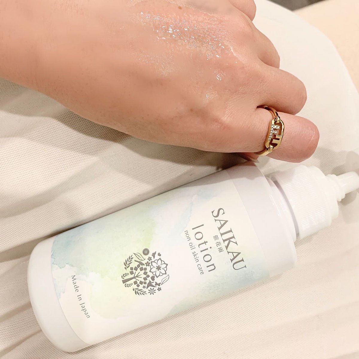 ayakolyneeyui's tweet photo. 水が無いところでも洗顔できちゃう✨✨

https://t.co/3ddOyJfQQy

#催花雨 #SAIKAU #SAIKAUlotion #催花雨ローション #超敏感肌 #スキンケアコスメ #敏感肌スキンケア #シンプルスキンケア #オールインワンスキンケア #敏感肌コスメ #高保湿 #シンプルに丁寧に。 #こころ配り便
#SAIKAUアンバサダー https://t.co/Pk68fEoRN6