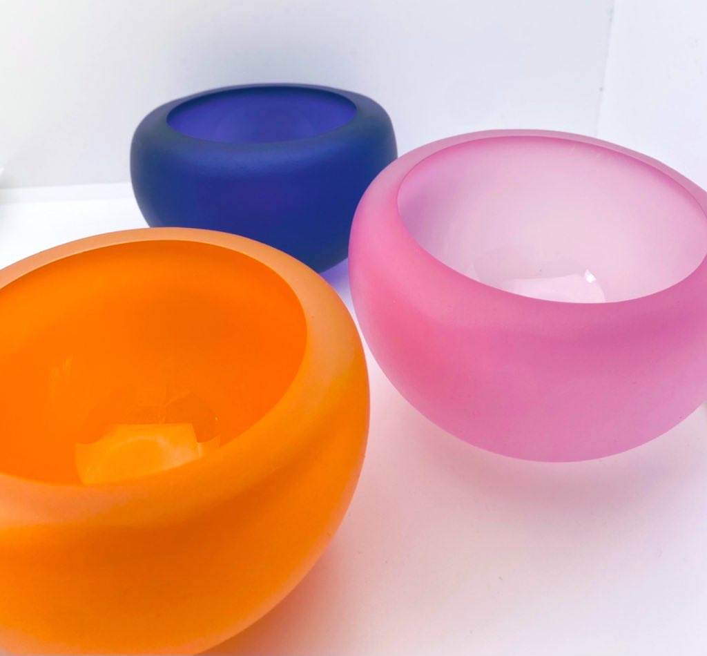 glassarqat's tweet photo. Aujourd'hui j'ai 29 ans et je n'ai qu'un souhait pour l'année qui se présente, vivre de mes créations. Pour ça j'ai besoin de visibilité à travers vos RT 

Je souffle du verre et fais des vitraux sur commande.

Merci d'avance 🙏
Je suis aussi sur Insta: https://t.co/jRPfjNtaPa https://t.co/dqmaR4xMY7