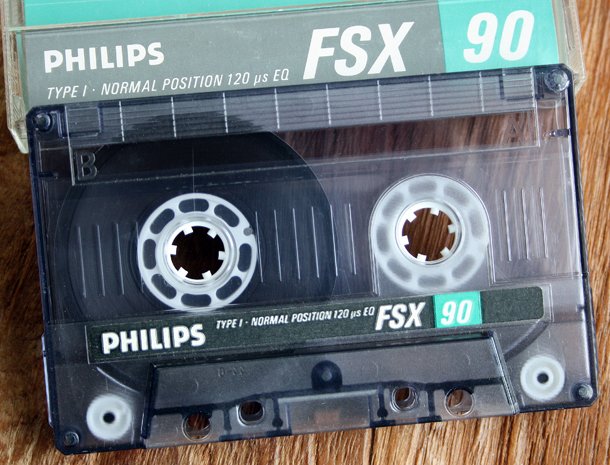 tapemonitorblog's tweet photo. When Philips finally started making better cassettes! Read and see more in the blog post: https://t.co/epyYJstqy7 #cassette #compactcassette #cassetteculture #tapehead #vintageaudio #kazetak #magnetofon #vintageaudio #кассета #касета #kaseta #philips #philipsfsx #philipsfsx90 https://t.co/Pq9cSpmkgr