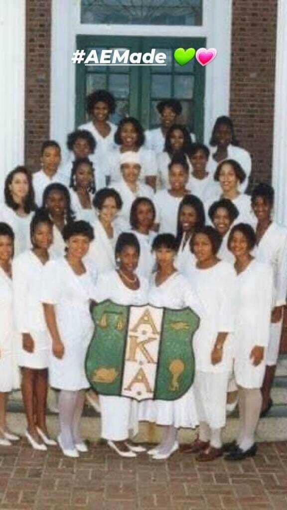LoveThePuck's tweet image. It’s my AKAversary! I've made lifetime bonds that I will always cherish. More than just colors &amp;amp; letters, Alpha Kappa Alpha Sorority, Inc., is everything. Here's to more years of “Service To All Mankind" #AKA1908 #SilverStarSoror #AEMade #SkeeWee #Spring94 #4 #Chipmunk #VSU 💗💚
