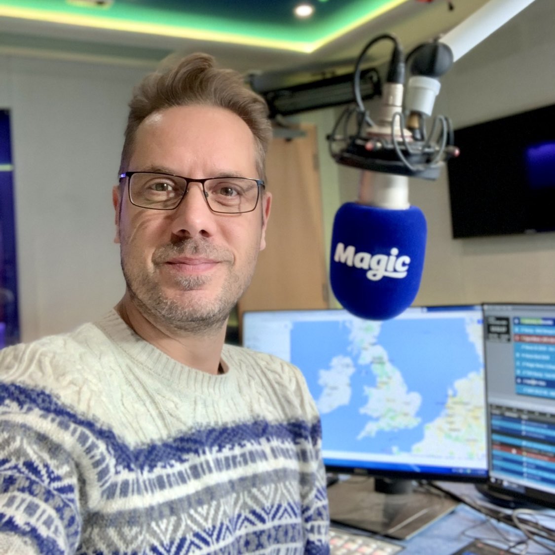 JimDavisOnAir's tweet image. Happy #WorldRadioDay! I started out 25 years ago &amp;amp; I’m thankful every day to earn a living doing something I love. Today I did Breakfast on #MagicSoul, a brief appearance on BBC Radio Bristol, lunch @MagicAtMusicals &amp;amp; I’ll end the day on #MellowMagic! Thanks for listening! Jim x