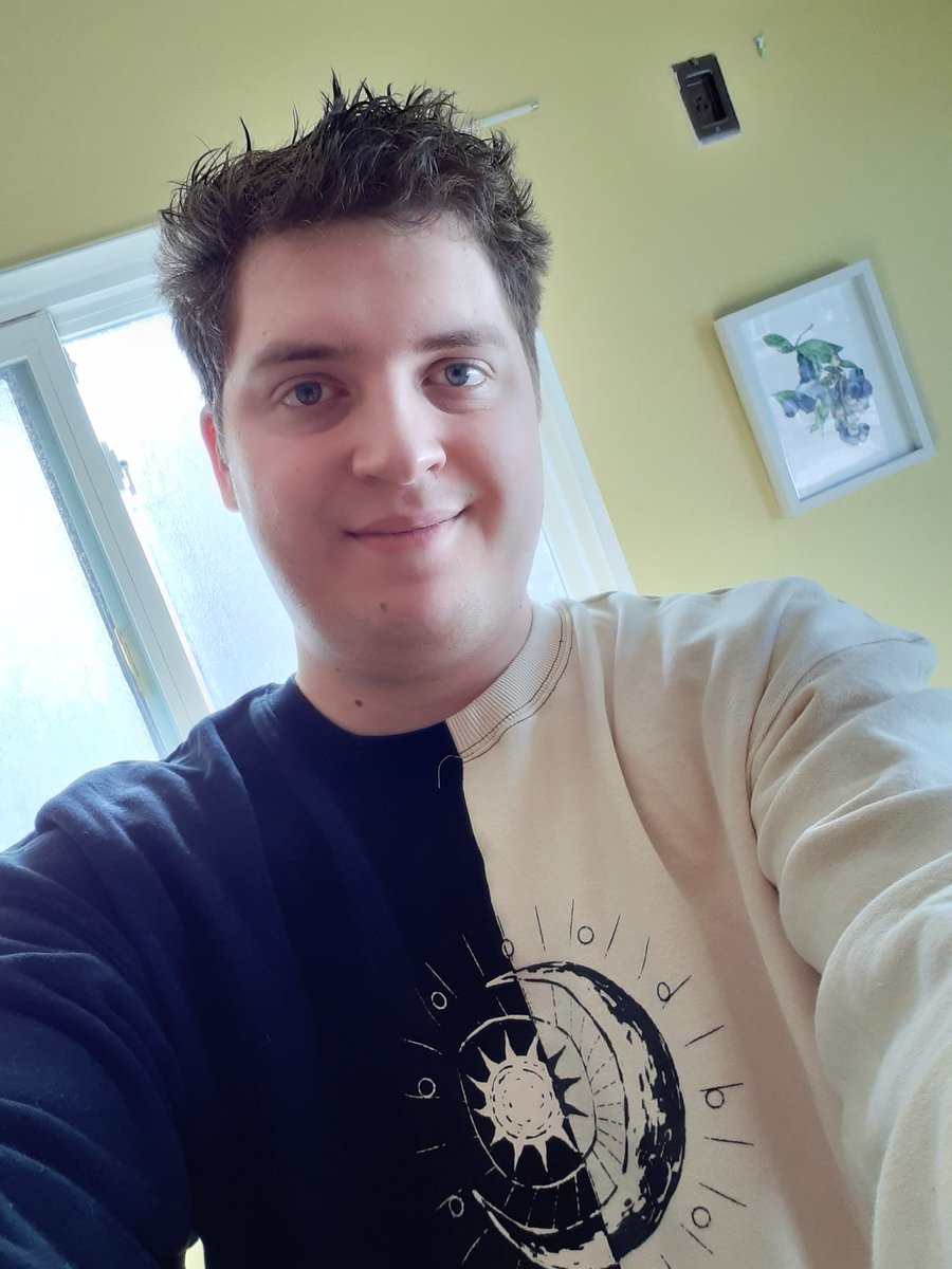 SyIvoon's tweet photo. @Valkyrae ignore my poor picture taking skills 😂 finally got my Eclipse Hoodie in the mail 😊 love your content, Rae! https://t.co/zWeKYKy6Ey