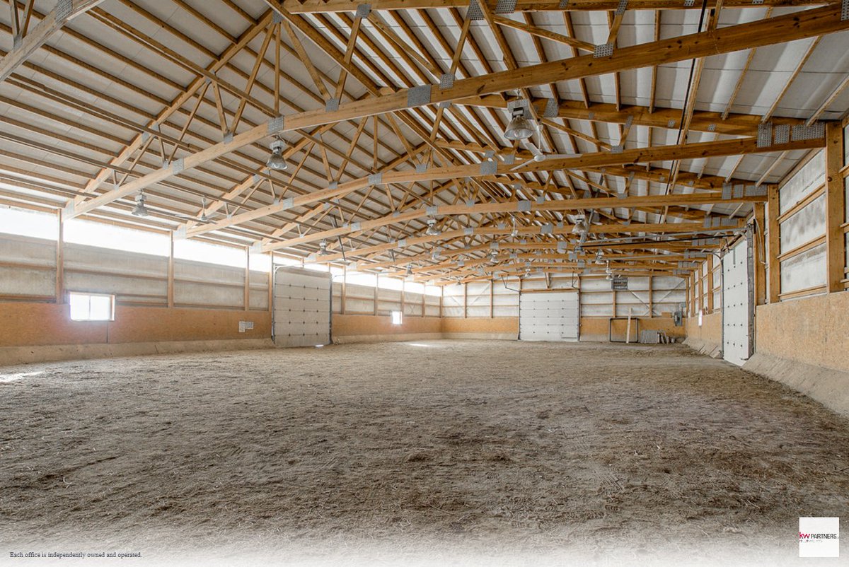 Open House Today, 2/13 Sun 12-2pm Completely renovated, GORGEOUS, 2 Story home on 15 scenic acres, barn.   malinarealestate.kw.com/property/LST-6…