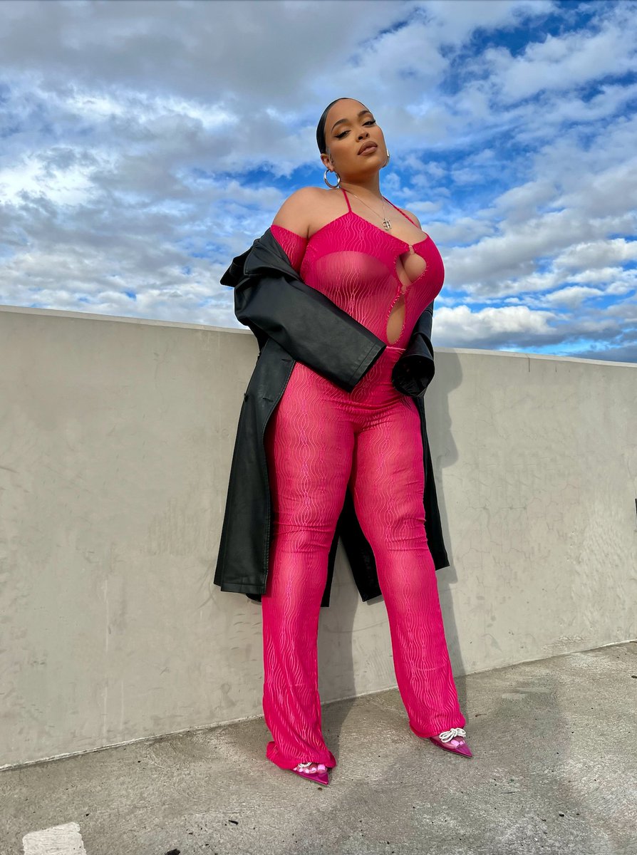 ShoeDazzle's tweet photo. Left us speechless 🤭✨ @heathersanders_ #StyledinSD
Shop the Acantha Pointed Toe Pump --> https://t.co/5uOFnhPiAU https://t.co/UbWipvuAbm