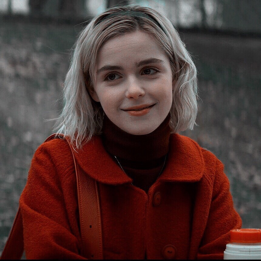 theumbrellarpg's tweet photo. Nome: Dolores Spellman 
User: @dolorvs 
Pronomes: Ela/Dela.
Idade: 51
Poderes/plot: Metamorfo/Metamorfose 
Equipe: Umbrella. https://t.co/STdj2At4x8