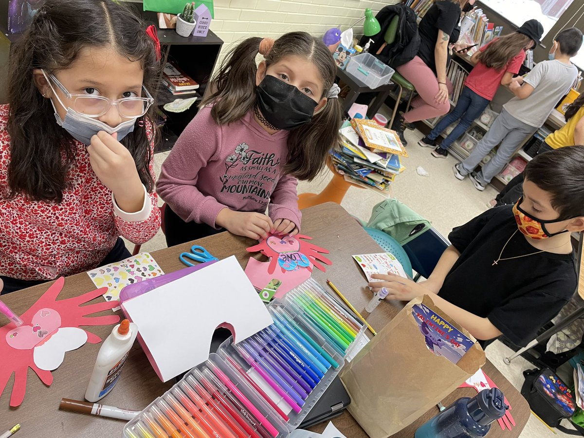 MorganPflederer's tweet photo. We had a blast at our Friendship Party on Friday! Thank you to all the parent volunteers that helped make it special! ❤️ #d123cov https://t.co/F633l6UqJK