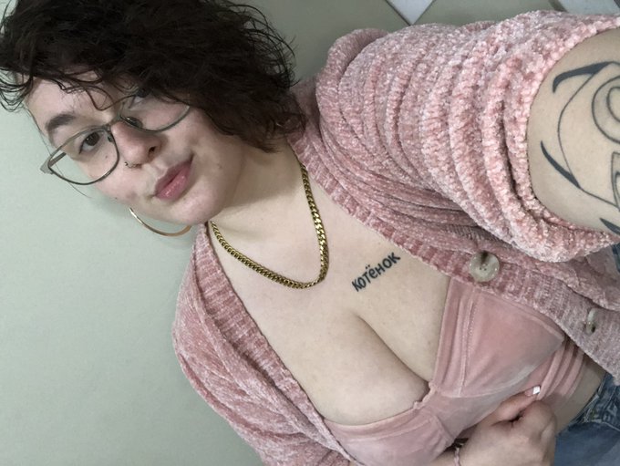 Pretty in pink 💘 https://t.co/XLb3KNSxlY<a href="/tag/bdsm"class="tags"><span>#bdsm</span></a><a href="/tag/fetish"class="tags"><span>#fetish</span></a><a href="/tag/findom"class="tags"><span>#findom</span></a><a href="/tag/femdomme"class="tags"><span>#femdomme</span></a><a href="/tag/curvygirlfever"class="tags"><span>#curvygirlfever</span></a>