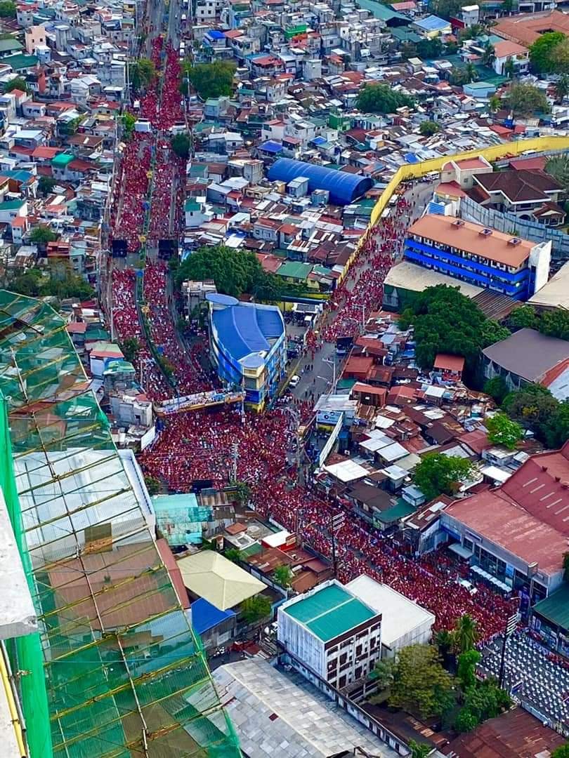 verywellCED's tweet photo. Sorry pero maniwala kayo't sa hindi, may katotohanan ang survey kahit konti. Masaya tayo sa Pink QC. Pero halos 'singdami rin ng rally nila sa Mandaluyong. 

🖼️ Mr. Kurdapyo https://t.co/5mb8LUnhk7