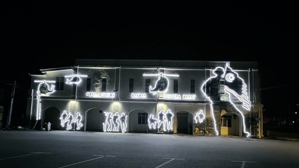 mistaaimanvevo's tweet photo. Late night in Port Dickson.
#night #midnight #neon #light #tengahmalam #jalanjalan #nightwalk #blindinglight #lampu #cahaya #portdickson #negerisembilan #malaysia https://t.co/LVV09OeiuQ