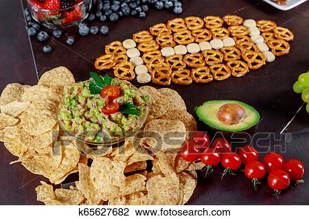 What are you cooking for the big game?

fotosearch.com/CSP234/k656276…