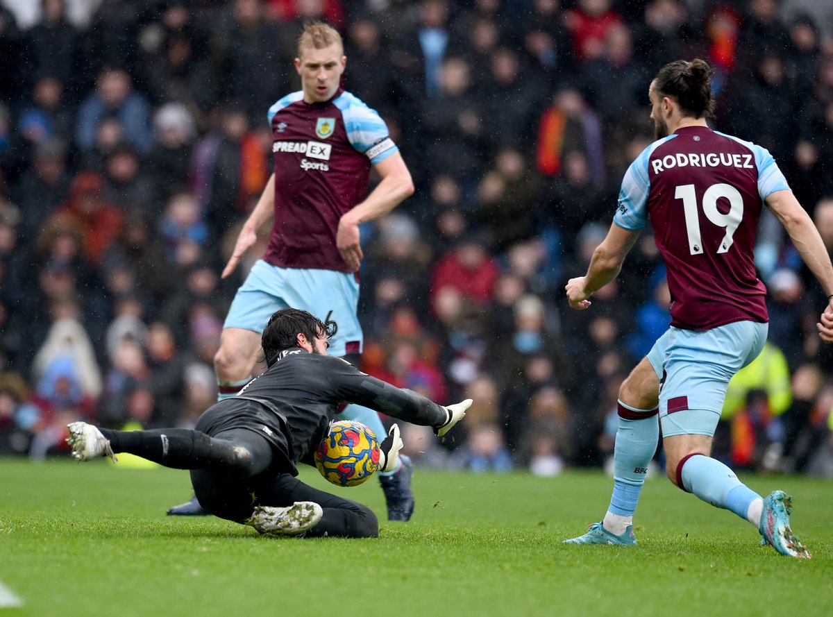 OfficialFPL's tweet photo. #FPL BONUS POINTS AS IT STANDS

#BURLIV
3 - Alisson
2 - Fabinho &amp; Robertson

#NEWAVL
3 - Dubravka
2 - Schar &amp; Trippier

#TOTWOL
3 - Dendoncker
2 - Sa
1 - Kilman https://t.co/bw1frGh1FA