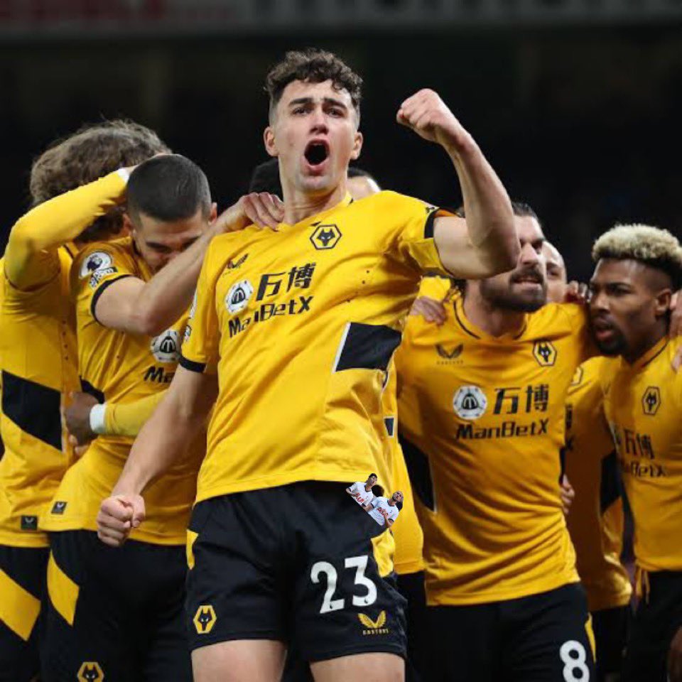 SergioToocleani's tweet photo. Wait a second Max, what’s that in your pocket? #wwfc #TOTWOL #wolves https://t.co/NuCWUWmd1w