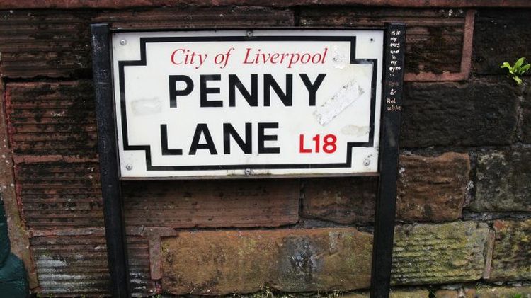 beatlesgek's tweet photo. 'Penny Lane' komt nauwelijks boven de herrie uit, het meisje achter de bar zet ze wat harder. Ik denk aan Elliott Smith (zanger die de hand aan zichzelf sloeg). Beatlesfan in hart en nieren, misschien was dat zijn probleem. Een groot voorbeeld kun je beter niet volgen #martinbril https://t.co/M1EaXb0OOD