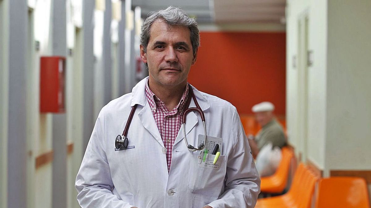 semg_madrid's tweet photo. Hoy es un día de luto para la Atención Primaria Española. Lamentamos profundamente el fallecimiento de nuestro compañero Salvador Tranche. Queremos trasmitir un sentido abrazo a su familia y amigos. https://t.co/eVgL75KBmi
