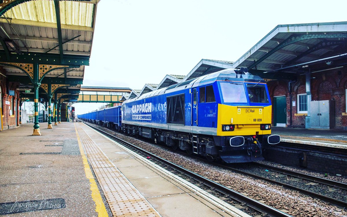 The colourful 60028 with its rake of blue wagons passing thru’ March yesterday with 6M89 #railfreight @DCRail2018