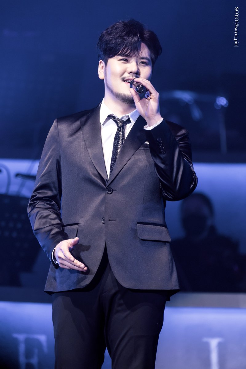 soyo_pic's tweet photo. 20220206 라포엠 2nd concert <ECLIPSE> 서울

씬원 콘서트 때 민성이가 노래하면
쪼르르 있던 애들이 생각나 🌟

#라포엠 #유채훈 #최성훈 #정민성 #박기훈 #LAPOEM https://t.co/JrhVx04erN