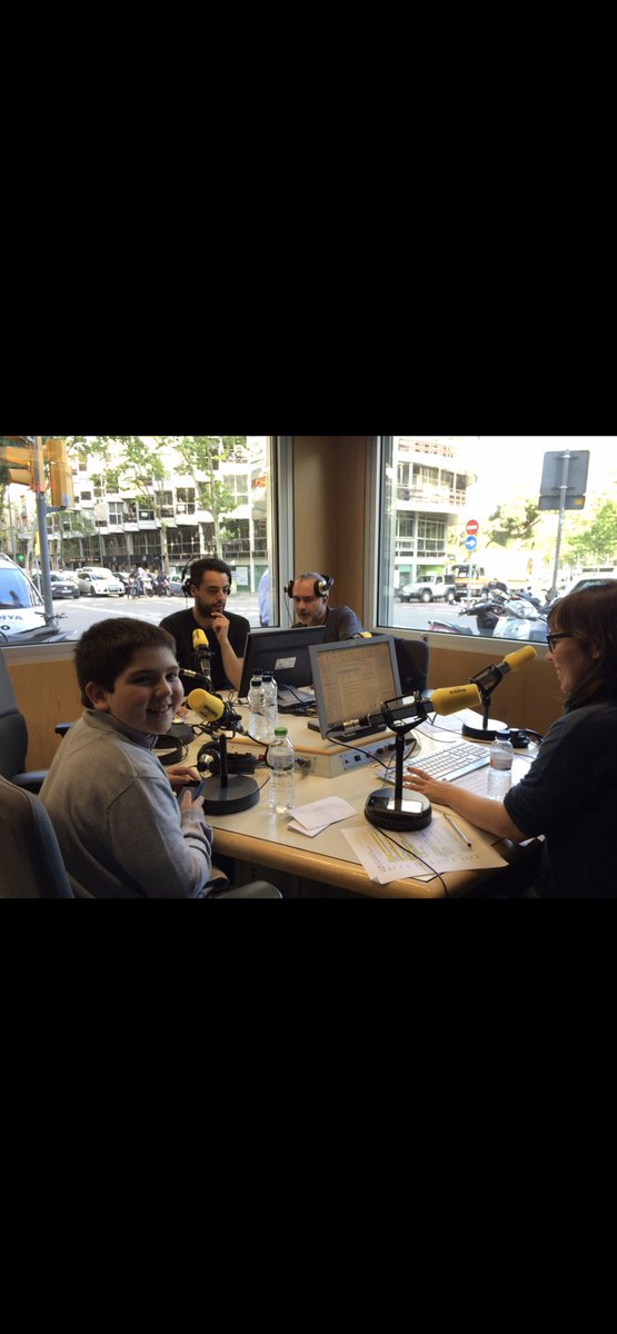 #DiaMundialDeLaRadio A long time ago 😊 <a href="/XaviRossinyol/">Xavi Rossinyol</a> <a href="/MartaCristia/">Marta Cristià Pérez</a> <a href="/CatalunyaRadio/">Catalunya Ràdio</a> <a href="/saulgordillo/">Saül Gordillo</a> #felfaixedas On eres? <a href="/xuriguera/">🥩スペック80以上の方々大歓迎！在籍、出稼ぎ【ぽっちゃり、低スペ、お任せください！】🥩</a> #LaTribu #2015