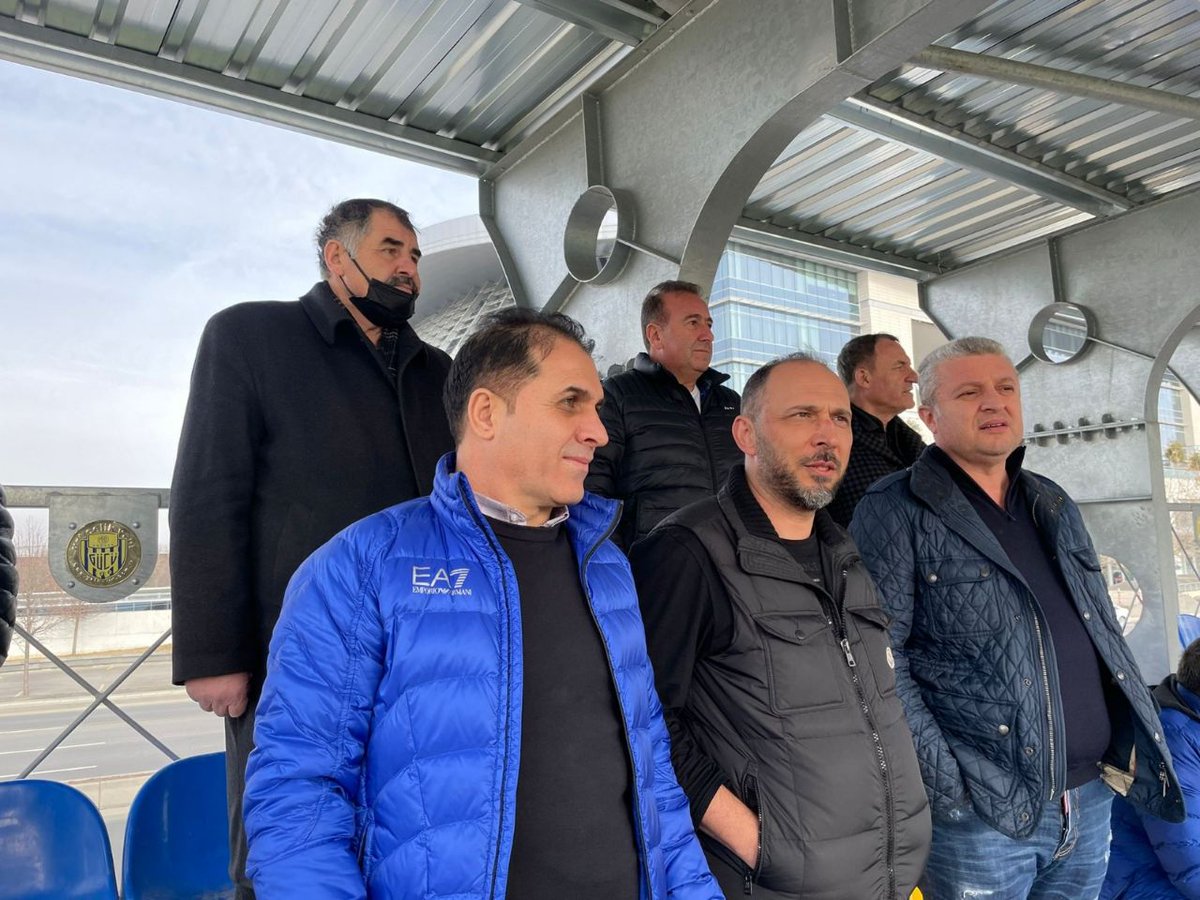 MKE Ankaragücü Futbol Okulları U12 yarı final ve final müsabakaları Tandoğan Tesisleri'mizde, Başkanımız Sayın Faruk Koca ve yöneticilerimizin katılımı ile gerçekleşti. 4 hafta süren, 20 takım ve 400 sporcunun katıldığı turnuvada 16 oyuncu U12 futbol takımımıza kazandırıldı.