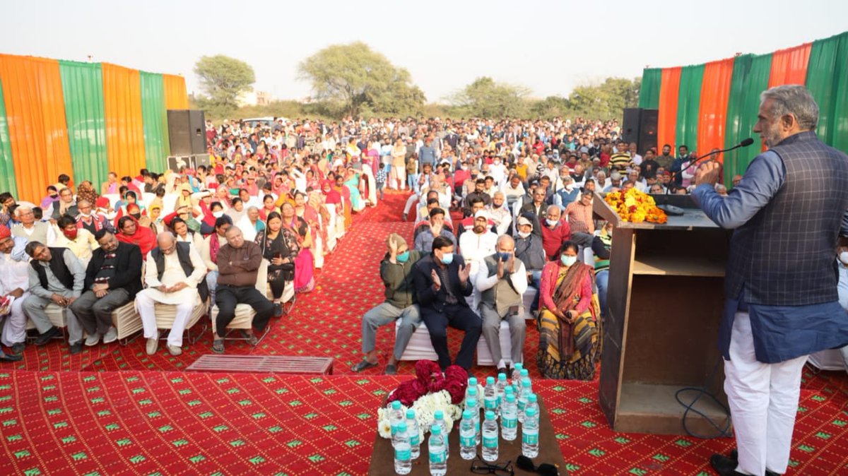 KPGBJP's tweet photo. बदरपुर विधानसभा में आज नवनिर्मित गुडगांव कैनाल RMC सड़क एवं पार्क के निर्माण कार्य का उद्घाटन किया, यह सभी कार्य ₹ 3 करोड़ की लागत से पूरे किए जायेंगे। 1/2 https://t.co/T6MoG7XhGG