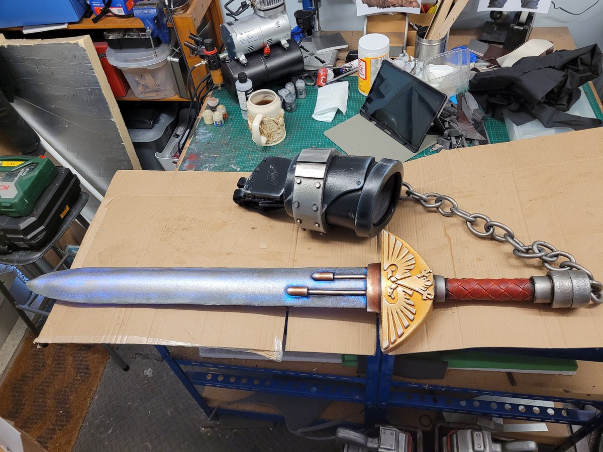 KnoxsWorkshop's tweet photo. Power sword, shackle and chain finished. Holsters got the 40k skull treatment :)
Sword made from PolyProps white plastazote for light diffusion!
#cosplay #cosplayprogress #gamesworkshop #warhammer40k #warhammercommunity #paintingwarhammer #spacemarines #deathwatch #polyprops https://t.co/kDYydXPcdk