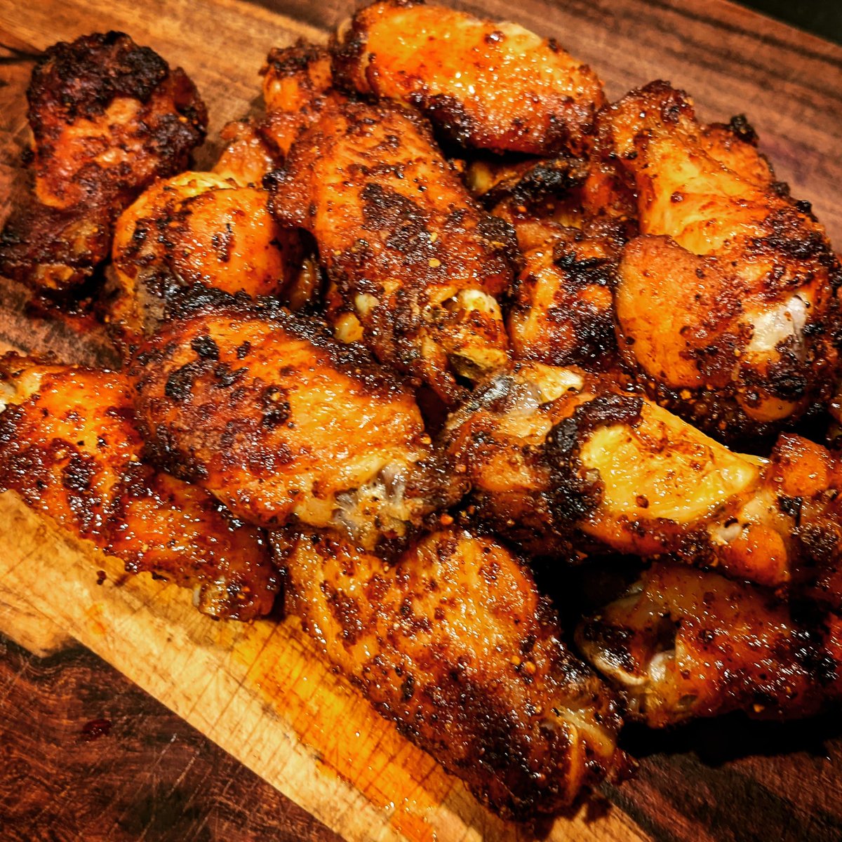 ROCBBQSUPPLY's tweet photo. It's Superbowl Sunday. Get out there and grill up some wings! 💯🍻🏈 https://t.co/ppVkKB1Kph