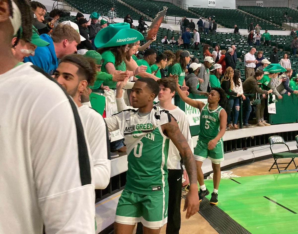 UNT_Maniacs's tweet photo. THIS TEAM 💚

@MeanGreenMBB is on 🔥 FIRE 🔥

🔟 straight wins and counting‼️

#GMG 🦅🟢🏀 https://t.co/TGEXT0Oc4Z