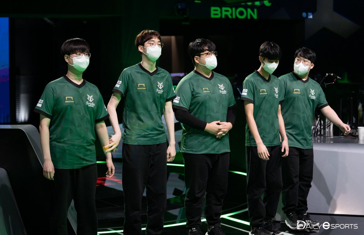 kenzi131's tweet photo. #LoL  #LCK  @LCK_Global  .@Brionesports @UmTi0602 https://t.co/cCbF3I6WYK