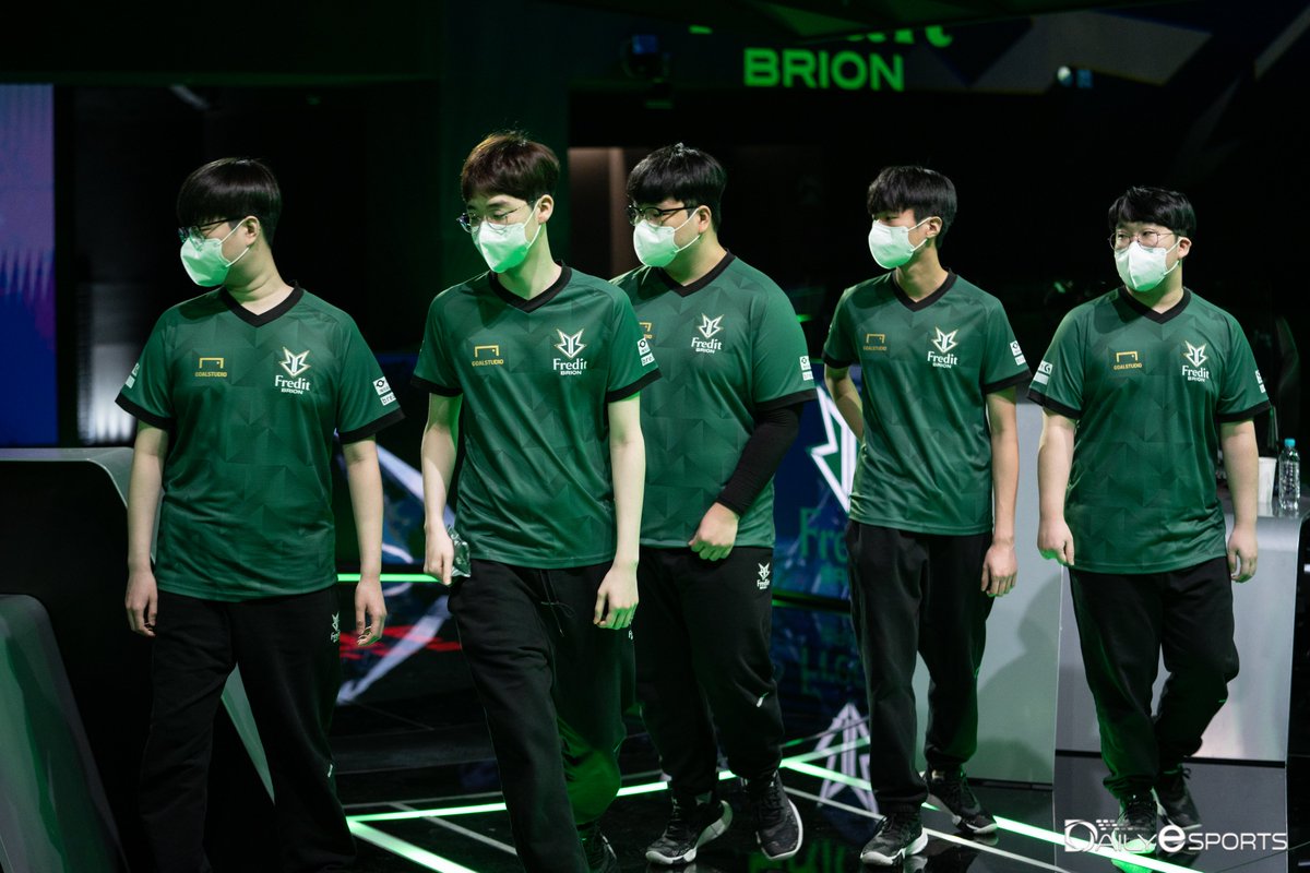 kenzi131's tweet photo. #LoL  #LCK  @LCK_Global  .@Brionesports @UmTi0602 https://t.co/cCbF3I6WYK