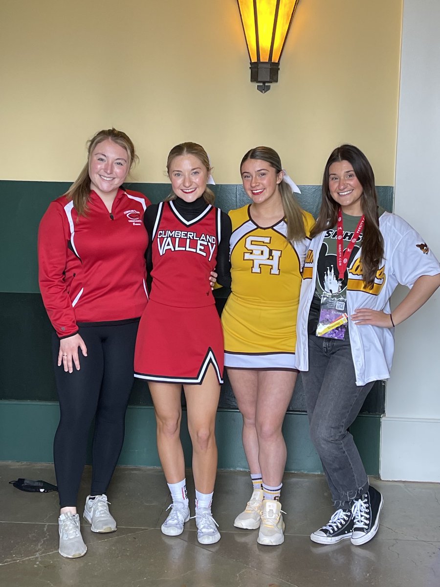 ShellyAnselmo's tweet photo. Cheer is for sisters ❤️🤍💛🤎 https://t.co/Xifro10HXV