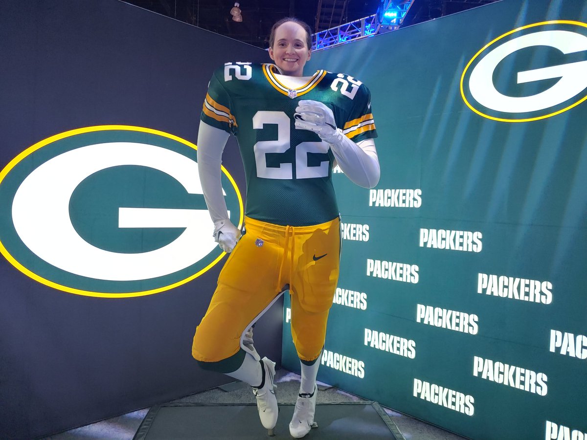 Cre8ashes's tweet photo. What a fun day at the @NFL Experience yesterday in DTLA. I crushed the games, including the training camp obstacle course and field goal kick! 🏈 https://t.co/CcMB6amb1V