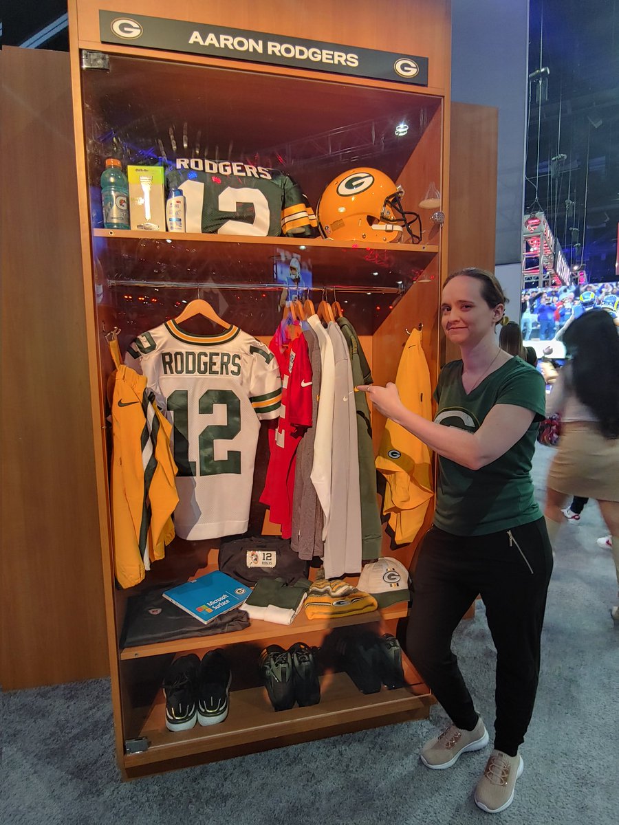 Cre8ashes's tweet photo. What a fun day at the @NFL Experience yesterday in DTLA. I crushed the games, including the training camp obstacle course and field goal kick! 🏈 https://t.co/CcMB6amb1V