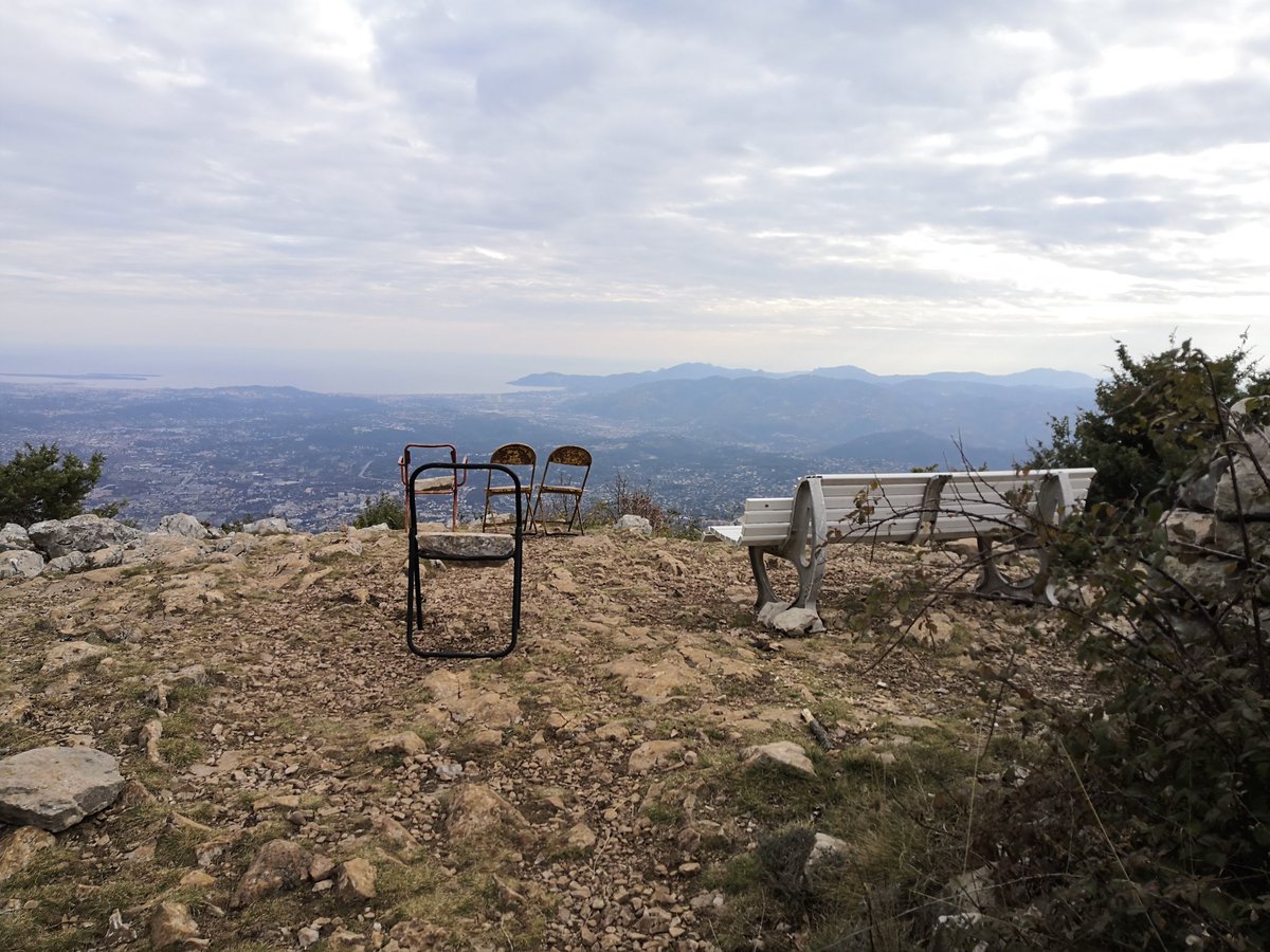UnTourAutour's tweet photo. Rando du jour, le Tour de la Marbriere à Grasse
Plus rapide que prévue (1h50 au lieu des 3h30 du guide), avec une belle vue, mais une descente un pue délicate sur une partie (et une petite chute sur les mains 😅) https://t.co/BWCfhVsCG8