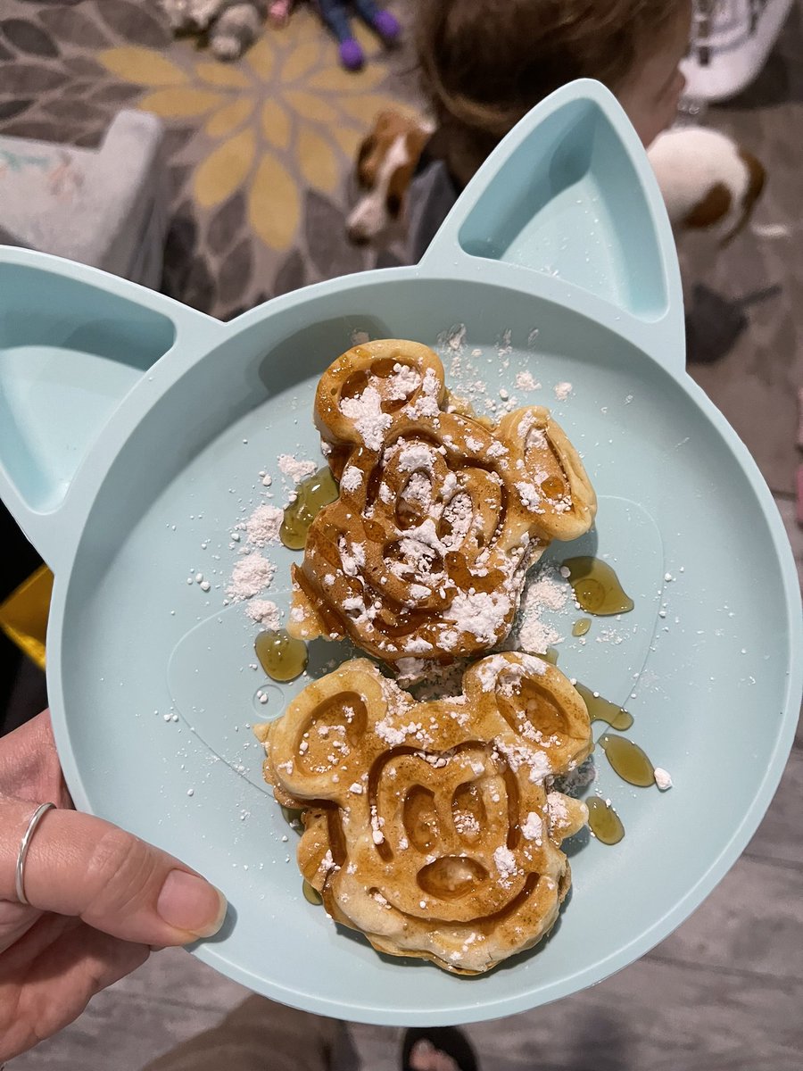 thelangleylife's tweet photo. Bought a Mikey waffle maker cause I’m missing Disney 😍 https://t.co/PZABRufoRC