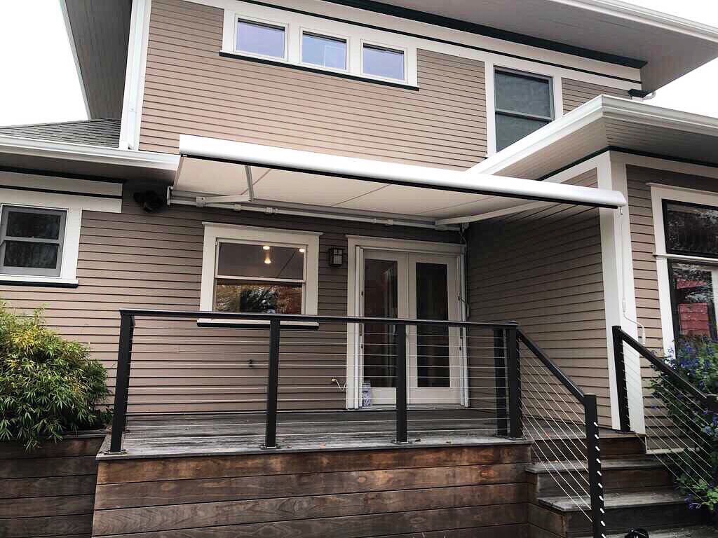 rosecityawning's tweet photo. Give yourself a little more covering with a retractable awning and make your house stand out a bit more. Choose your color and your fabric. Retractable’s are practical and can be decorative at the same time! Have fun with it! 

#RoseCityAwning https://t.co/IiOfLUTmPd