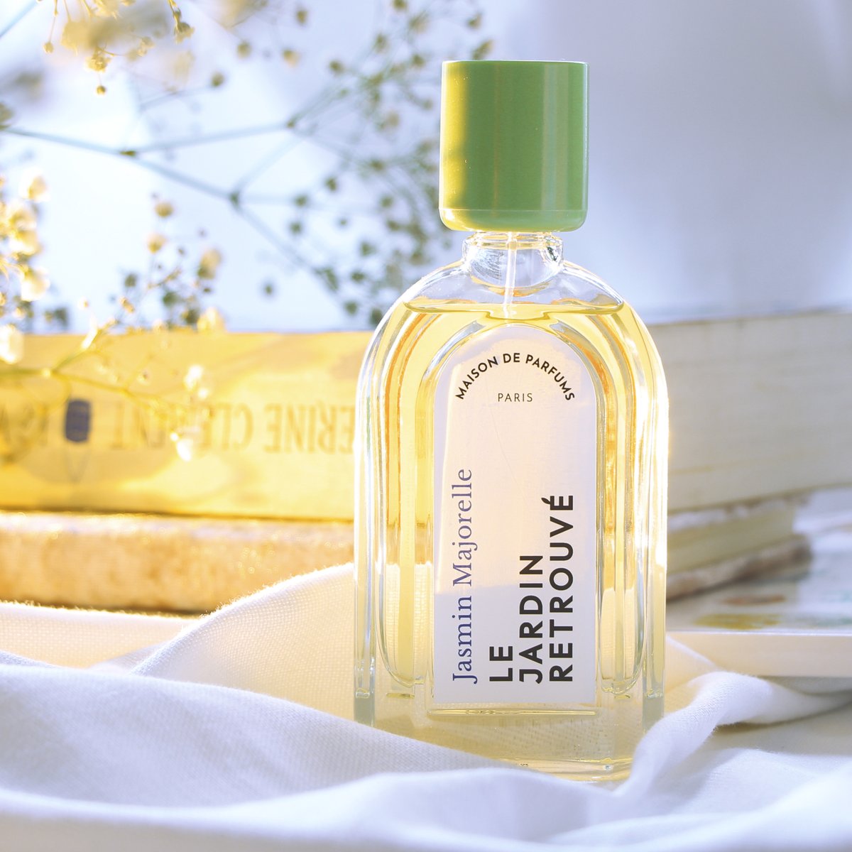 JardinRetrouve's tweet photo. Will you choose jasmine, roses or tuberose? 🌹🌾🏵 Our floral fragrance Discovery Set has all three AND a gift code off your chosen bottle 🎁https://t.co/fQVpr0X1qI #lejardinretrouve #flowers #perfume #discoveryset #LJRfragrance #roses #sustainable https://t.co/QfTrK2Lwhq