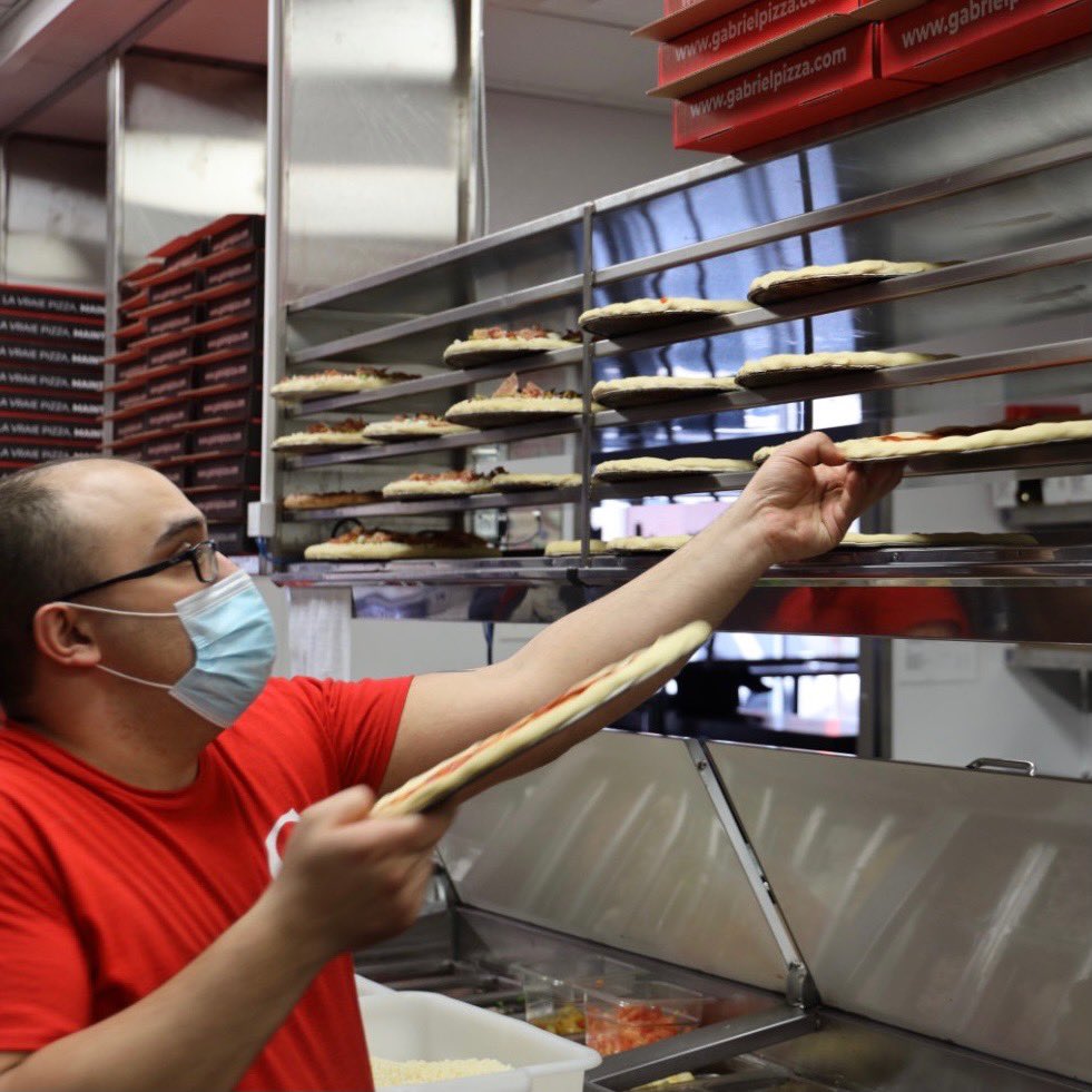 GabrielPizza's tweet photo. Super Bowl Pizza Fun Facts.

Gabriel Pizza will deliver over 5000 orders and over 10,000 pizza’s from our stores today in Ottawa, Gatineau, Kingston, Brockville, Kemptville, Embrun, Stittsville, Barrhaven and Kanata.

#thatsalotofpepperoni #supersunday #gabrielpizza #facts https://t.co/egbX2FqSvc