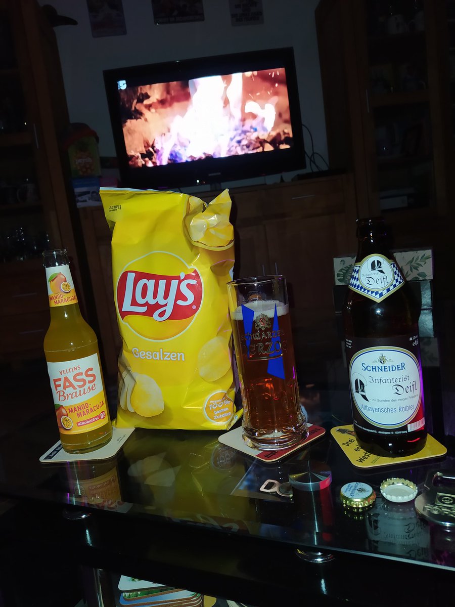Larissa_W2312's tweet photo. #Highlander3 auf @tele5 mit Verpflegung 🍻 https://t.co/Oepvt4Psor