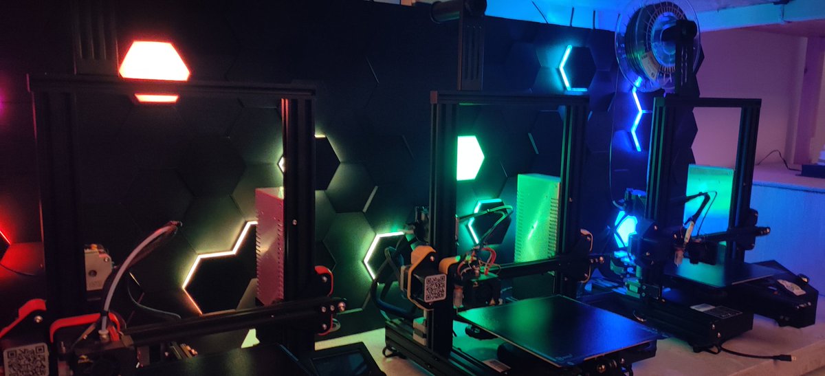 3DMonkeyNL's tweet photo. Lights, camera, action! Already working on some new content for the Hexawall, what if the wall morphs...
Check out the video of the hexawall if you missed it:
https://t.co/IKu7rAIRQW
#3dprinted #3dprinting #filament #art #design #interiour #scifi https://t.co/xzROSi9BLN
