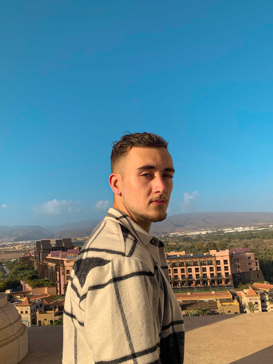 Alguien sabe Donde es La reunión DE Putas??? LLEGO TARDE 🤭🤭🤭.
Ayuden😔