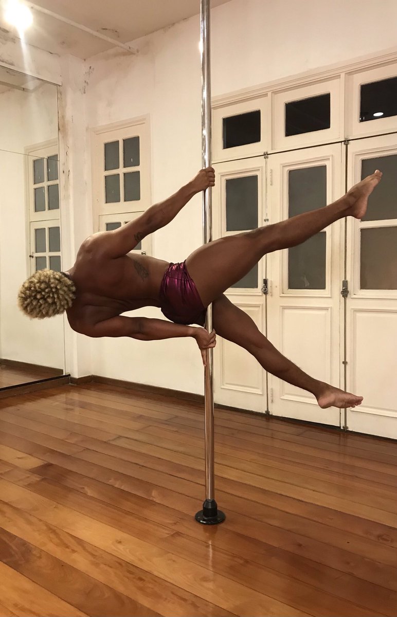 44llan's tweet photo. segurando a barra de ser um grande gostoso no pole 
#poledance #blackmenpoletoo https://t.co/3l8zMsOw2z