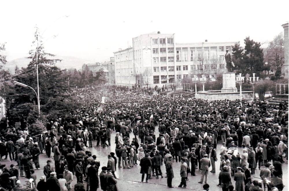 Artak_Beglaryan's tweet photo. 34 years ago on this day, #Artsakh Liberation Movement started in #NagornoKarabakh, laying the foundation not only for the liberation of Artsakh from the #Azerbaijan’i yoke &amp; de facto reunification w/Mother #Armenia, but also for the fundamental changes &amp; independence in Armenia. https://t.co/wkDuazNjlq