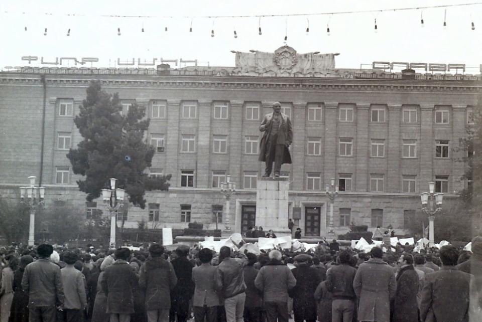 Artak_Beglaryan's tweet photo. 34 years ago on this day, #Artsakh Liberation Movement started in #NagornoKarabakh, laying the foundation not only for the liberation of Artsakh from the #Azerbaijan’i yoke &amp; de facto reunification w/Mother #Armenia, but also for the fundamental changes &amp; independence in Armenia. https://t.co/wkDuazNjlq