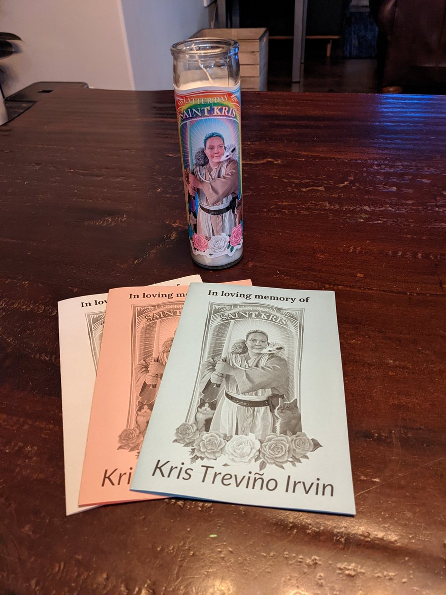 KatieLudlowRich's tweet photo. #PossCon was a memorial like I've never experienced before - so perfectly intended to honor @krisis86.
At the end, with permission of @AuntMarvel, I took home some extra programs and candles with the intention of shipping them to ppl who would like one. I have 3 available. https://t.co/9xFs2Bxu6d