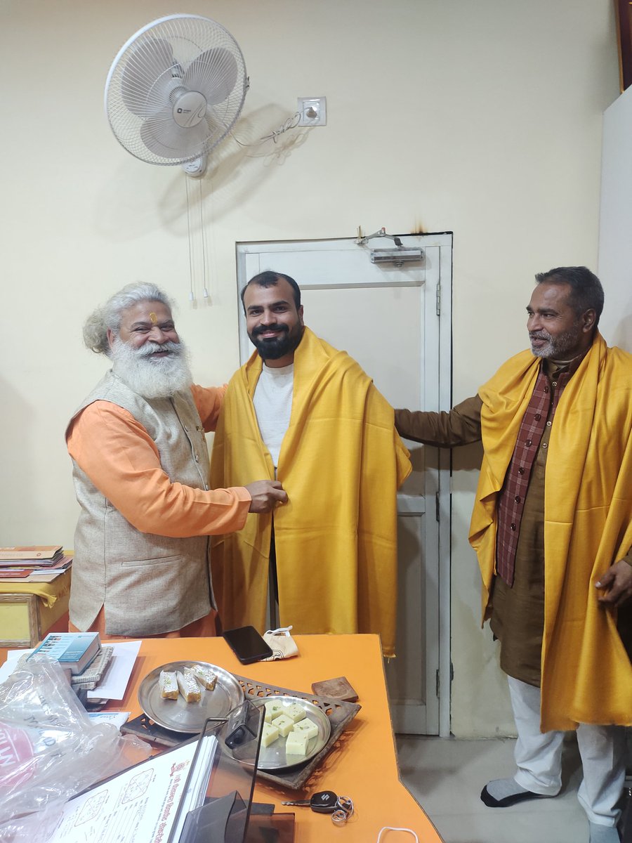 पर्यावरण संरक्षण राष्ट्रीय स्वयं सेवक संघ परिवार ज्योतिषाचार्य चंद्रशेखर जी के साथ ।