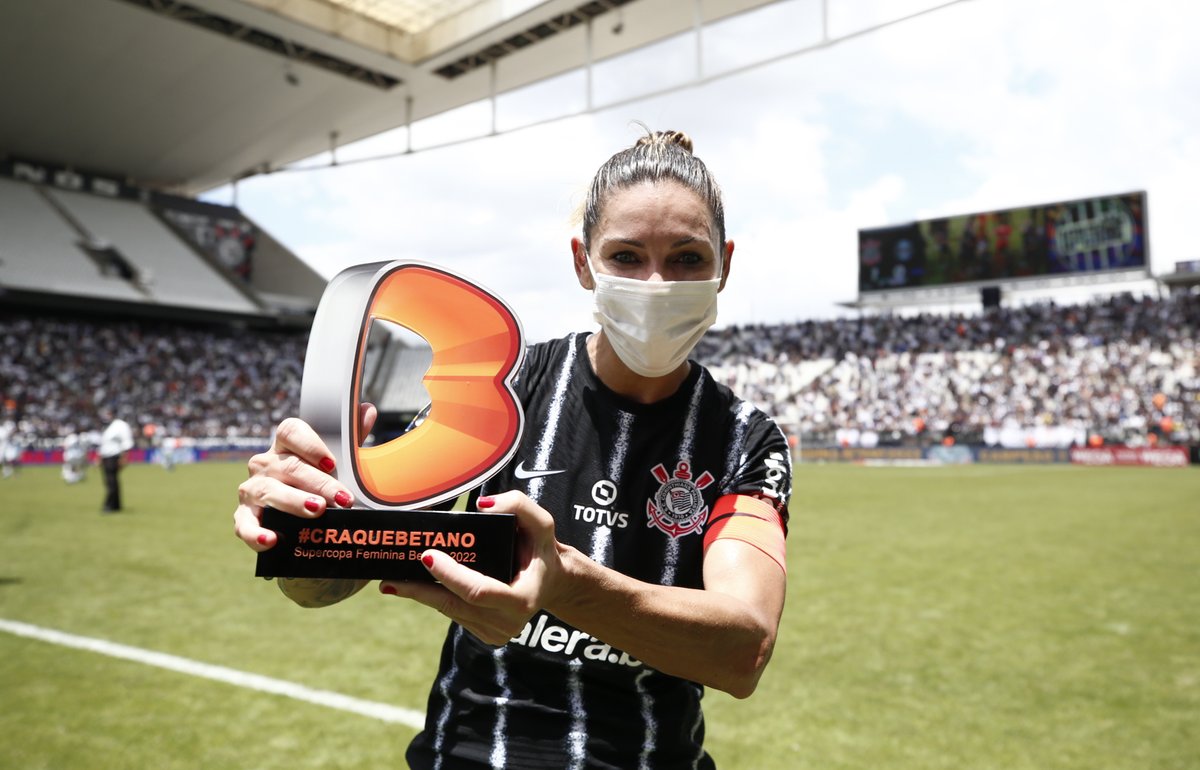 sccpfeminino's tweet photo. A craque da final não poderia ser outra, né! Sempre #ela @gabizanottid 🖤
📸 Thais Magalhães/CBF https://t.co/pgvFOUBIsj
